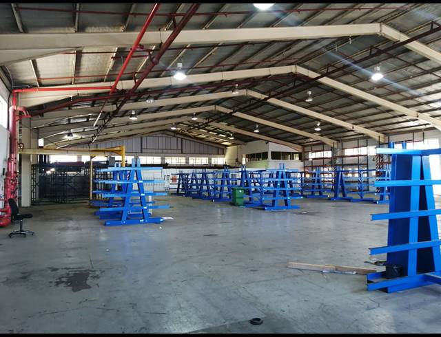 1,630M² WAREHOUSE TO LET IN WESTMEAD